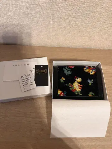 FILER 꽃무늬 자수 반지갑