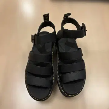 Dr. Martens 닥터마틴 블랙 샌들 통굽