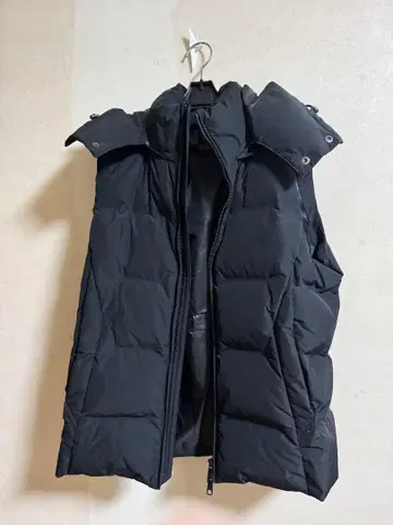 PLST 플라스테 블랙 다운 베스트 매트 블랙