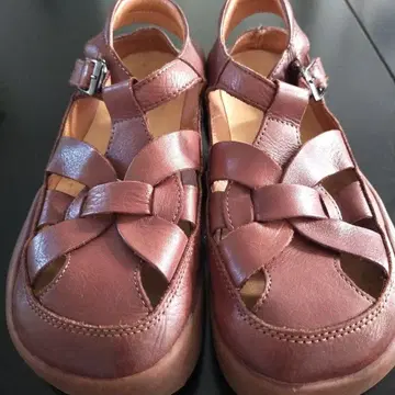 본가죽 글루카 샌들 브라운