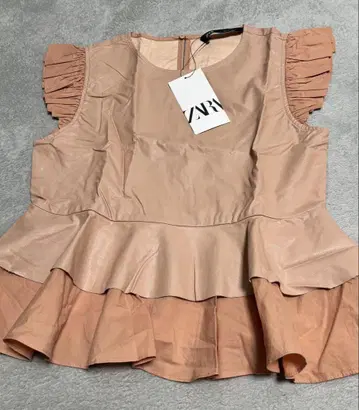 ZARA 프릴 장식 노스 톱 핑크 베이지
