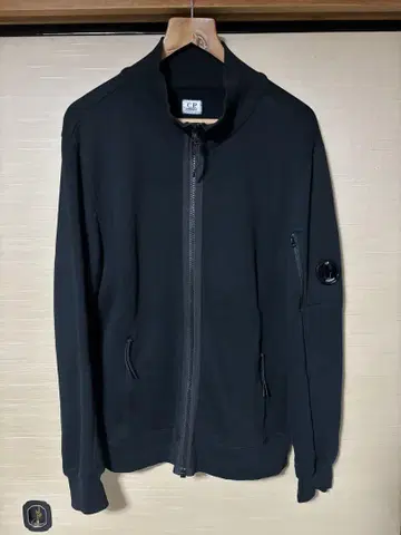 C.P. COMPANY 블랙 지퍼 업 스웨터