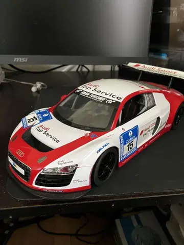 Audi R8 레이스 모델 1/18 15호