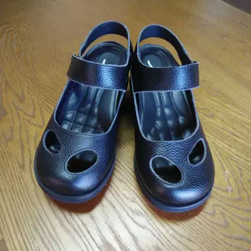 센소유니코 샌들 가죽 미사용에 가까운 새상품급