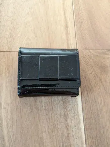 블랙 패트린 가죽 삼각 접이식 지갑
