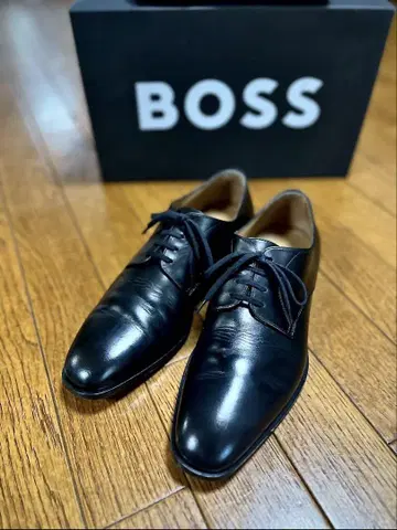 BOSS 가죽 신발, 새것 같은 상태, 사이즈 6