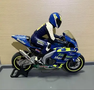 MotoGP 2005 Honda RC211V 발렌티노 롯시 1/8