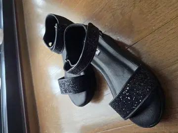 미사용 새상품 블랙 글리터 통굽 샌들 23cm