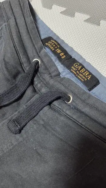GABBA 블랙 조거 팬츠