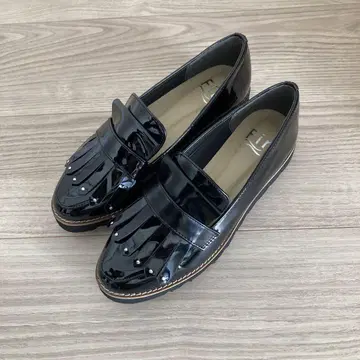 Fin 블랙 패트린 레더 로퍼