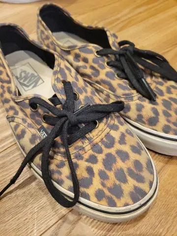 Vans 호랑이 무늬 로우컷 스니커즈