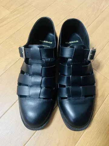 클레만 블랙 스트랩 샌들