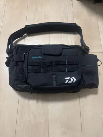 Daiwa 에메랄다스 숄더백 블랙