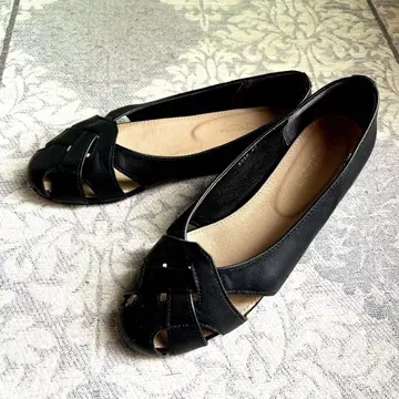 유나이티드 애로우즈 가죽 크로스 플랫 펌프스 23.5cm