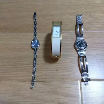 GUESS와 kate spade와 Swatch의 IRONY 시계 3세트