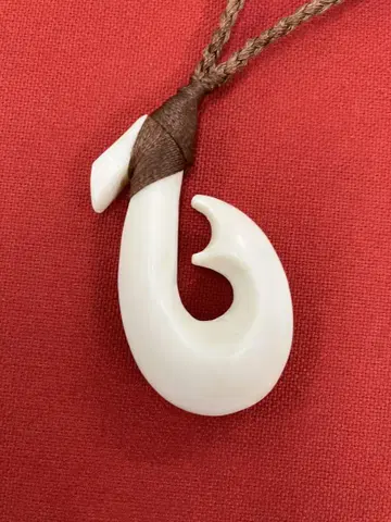 뼈 조각 목걸이 헤이마타우 물고기 갈고리