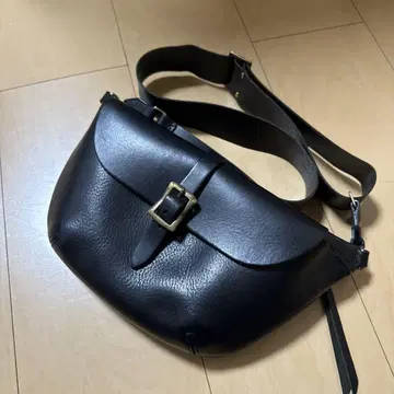 LONA MILI S 사이즈 보디백