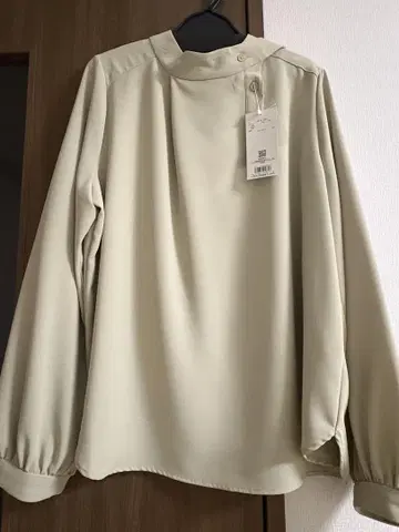 언밸런스 타이 블라우스