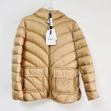 MONCLER 베이지 다운 자켓 후드 부착