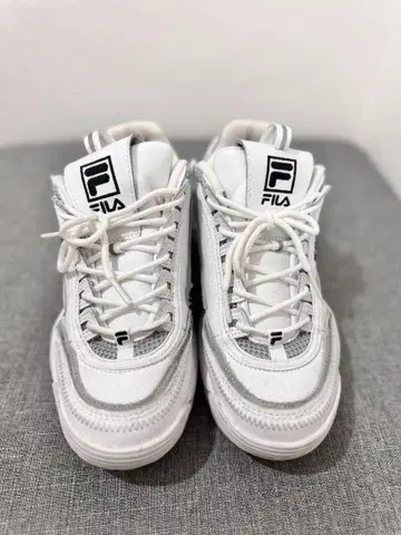 FILA 화이트 스니커즈