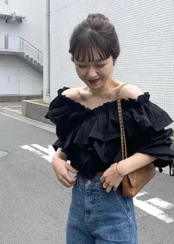 프릴 블라우스