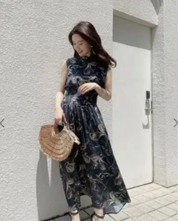 아누안스 아뉴 잎 모양 패턴 스탠드 칼라 원피스