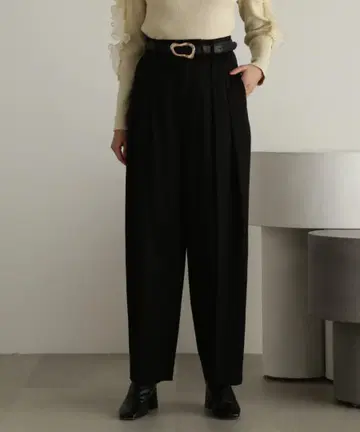 [새상품] JILL STUART 울 새틴 2턱 테이퍼드 팬츠