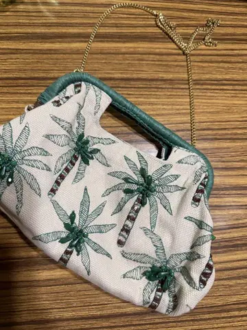 ZARA 비즈 디테일 클러치