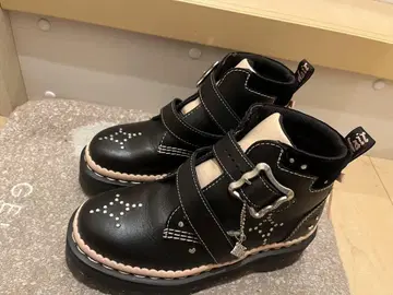 Dr. Martens 발렌타인 [ UK4 ]