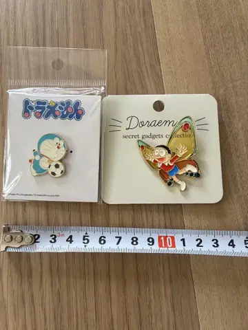 도라에몽 핀 배지