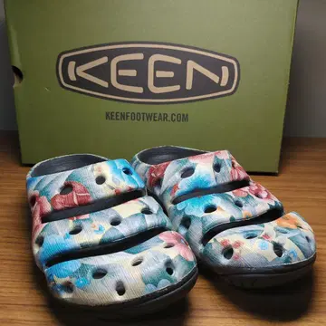 142-48 keen yogui 샌들 23.0cm