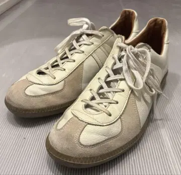REPRODUCTION OF FOUND GERMAN TRAINER 42