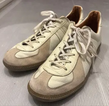 REPRODUCTION OF FOUND GERMAN TRAINER 42