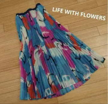 미품 로이스크레 LIFE WITH FLOWERS 플리츠 스커트