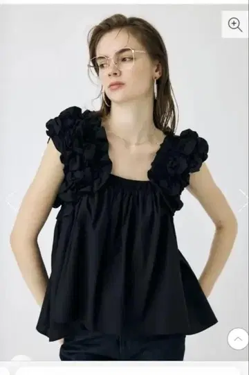 MOUSSY SHOULDER FRILLS 상의