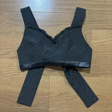 토마스 매그파이 비스체 톱 블랙 리본
