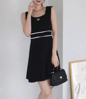 로얄 파티 오리지널 로고 자수 컷 미니 플레어 원피스