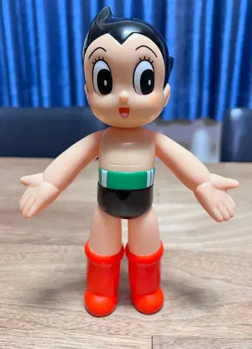 새상품급 데즈카 프로덕션 철완 아톰 피규어 소프트 비닐 인형 쇼와 레트로