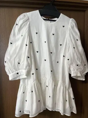 체스티 하트 블라우스