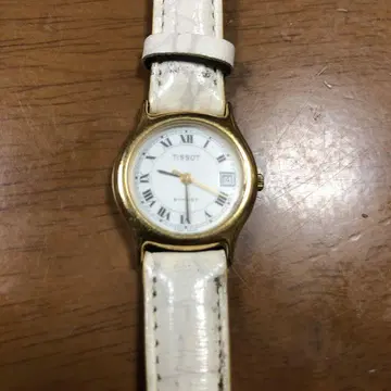 TISSOT 화이트 가죽 시계
