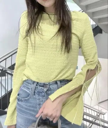 이번 시즌 moussy 소매 슬릿 리본 상의