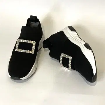 극품  플러스 다이애나  니트 소 스니커즈  비주  22.5cm 검정
