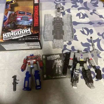 트랜스포머 킹덤 옵티머스 어스라이즈 메가트론