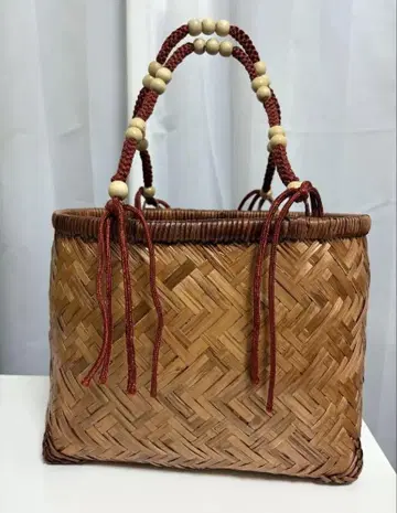 천연 소재 바구니 가방 중형 손잡이에 비즈 장식