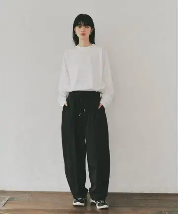 패셔너블한 루즈 핏 테이퍼드 샤카 팬츠