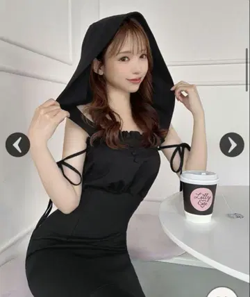 후드 달린 오프숄더 메이드 스타일 원피스