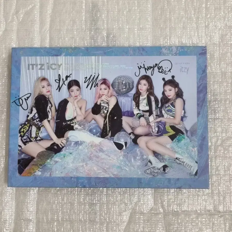 ITZY イェジ　直筆サイン入り　アルバム　icy ITZY YEJI SIGNED 1ST MINI ALBUM 'IT'Z ICY' - ICY VERSION