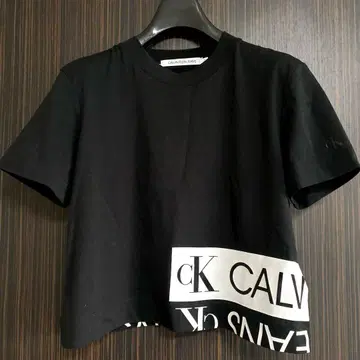 Calvin Klein 새상품급 로고 반팔 티셔츠 블랙