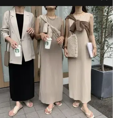 릴랙스 플리츠 스트레이트 원피스 모카 베이지