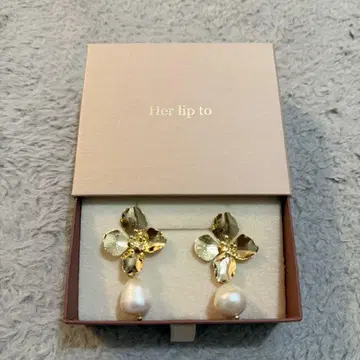 Herlipto Pearl Gold Floral Pierces